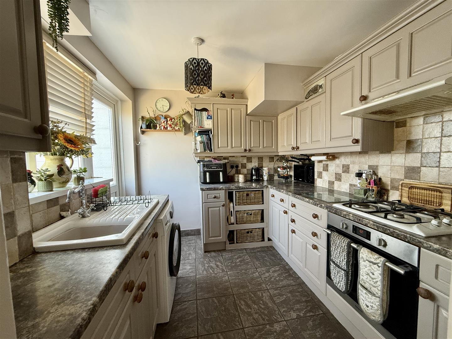 Kitchen: